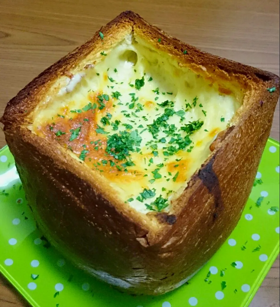 Snapdishの料理写真:炊飯器で作った手抜きカレーでカレーパングラタン(*๓´╰╯`๓)♡|Yukiさん