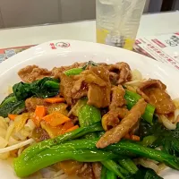 Quick dinner Hong Kong style
Stir fried beef noodle and ice lemon water|Arthurさん