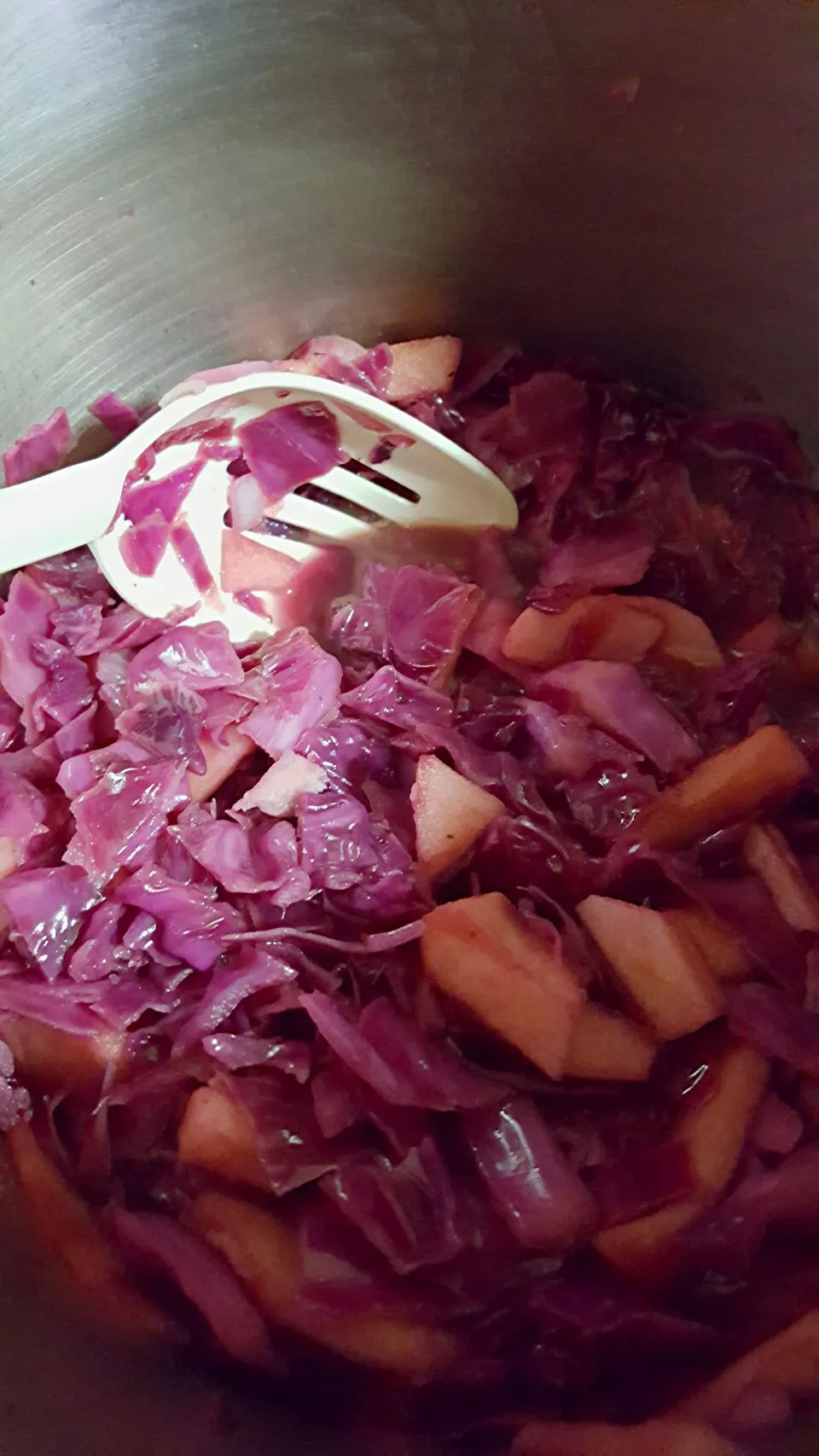 German Red Cabbage cooking down. Sweet and sour.|Thebluestbutterflyさん