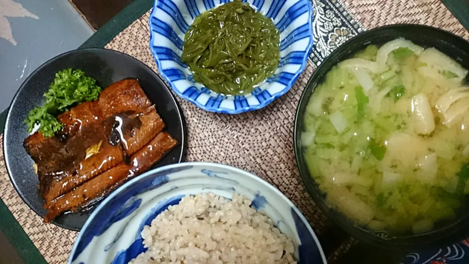 秋刀魚の缶詰め＆めかぶ＆蕪の葉の味噌汁|まぐろさん