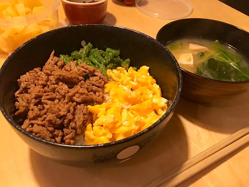 そぼろ丼|ぴっぱーさん