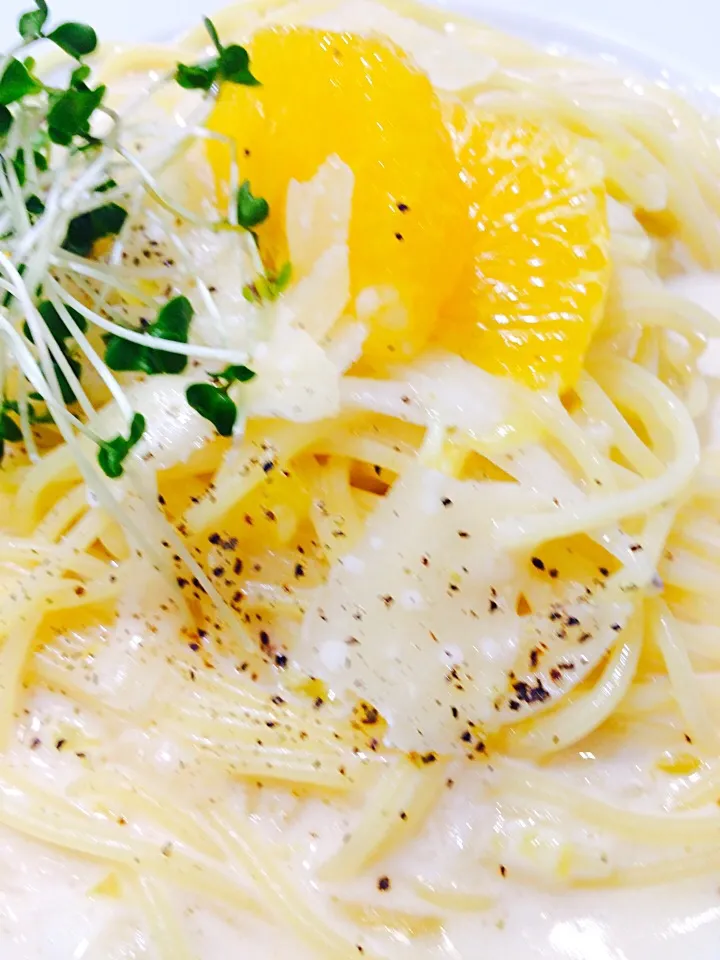 caféコムサにて、甘夏のパスタ|Tomoko  Kawaharaさん