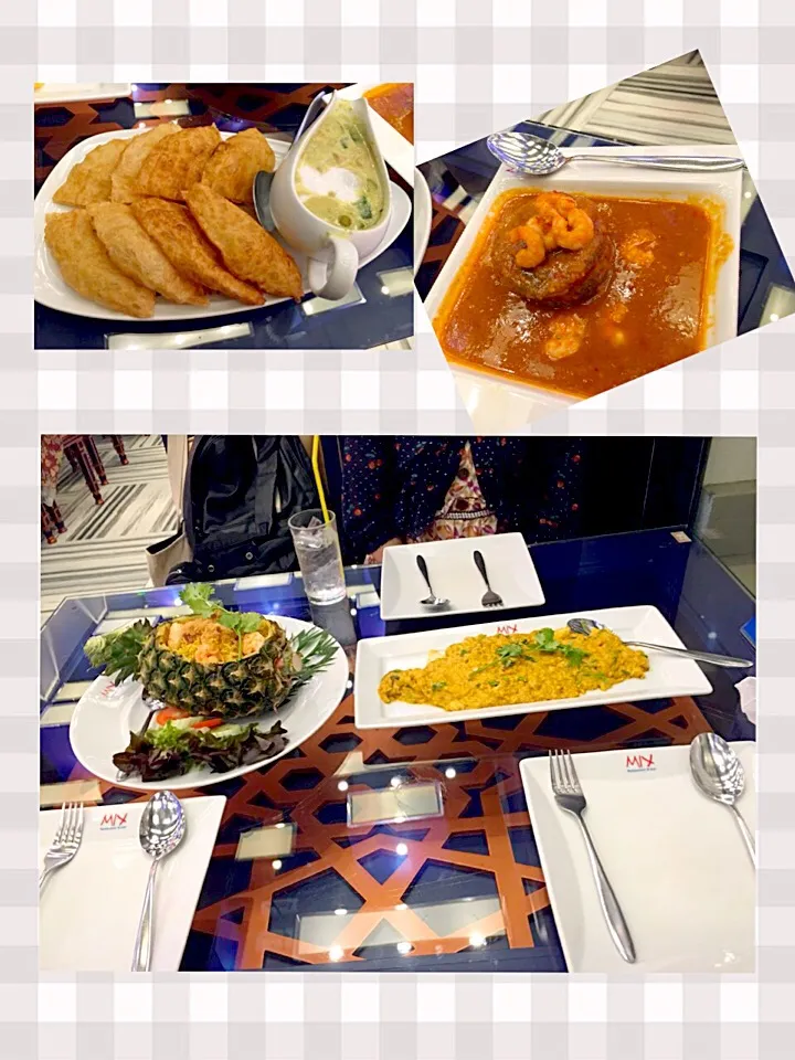 Snapdishの料理写真:MIX  ポークグリーンカレー&ナン、卵と海老のカレー、パイナップルチャーハン、蟹カレー、ミネラルウォーター|pentarouさん