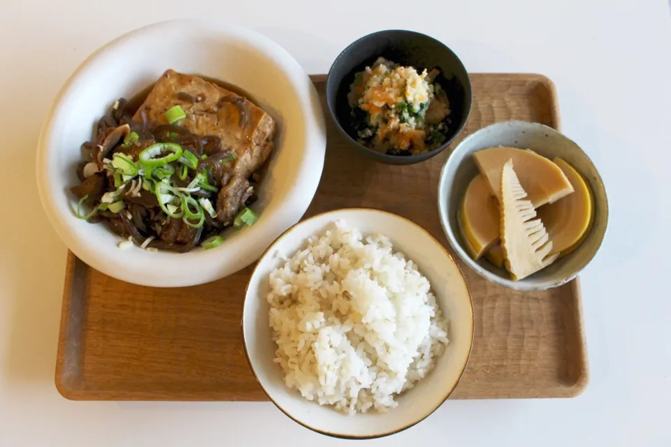 今日の晩ご飯
牛すじの煮込み|もも太郎さん