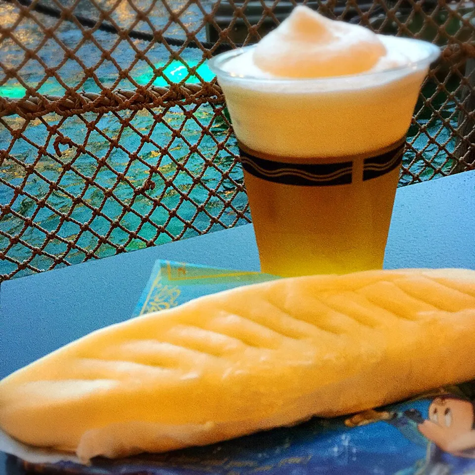 Snapdishの料理写真:餃子ドックとフローズンビール🍻|きいこさん