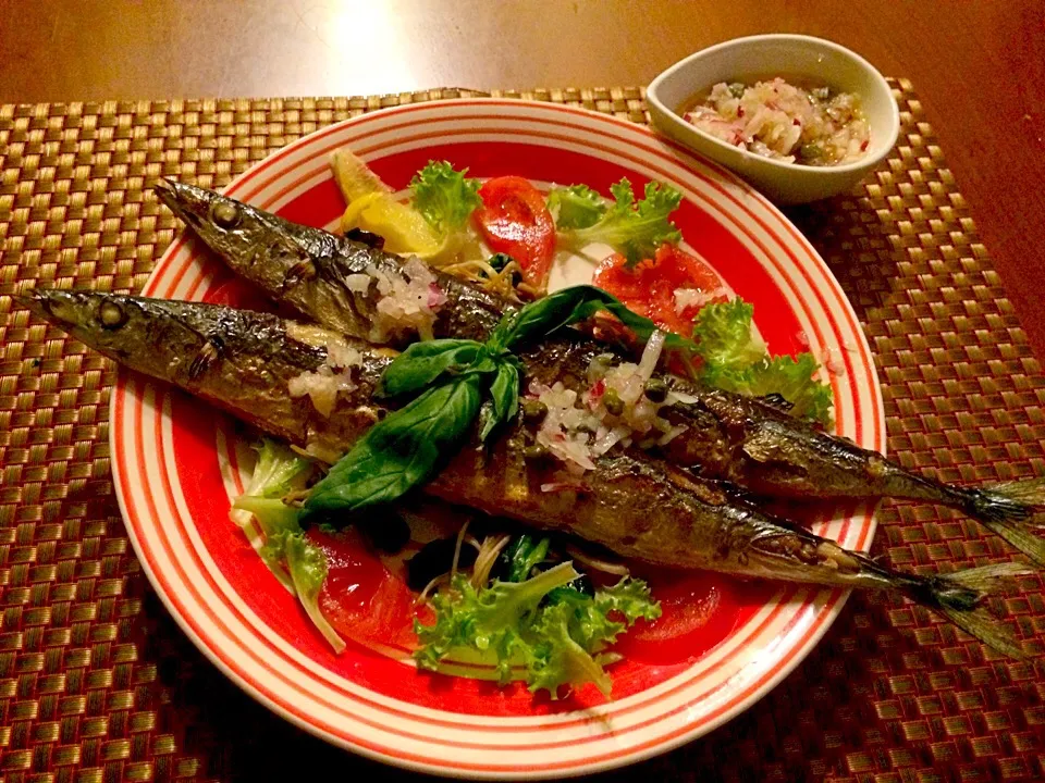 Grigliata di agoglia🐟ｸﾞﾘﾘｱｰﾀ ﾃﾞｨ ｱｺﾞｸﾞﾘｱ✨Grilled saury Italian sauce🐟焼き秋刀魚 ｲﾀﾘｱﾝｿｰｽがけ🍅|🌈Ami🍻さん