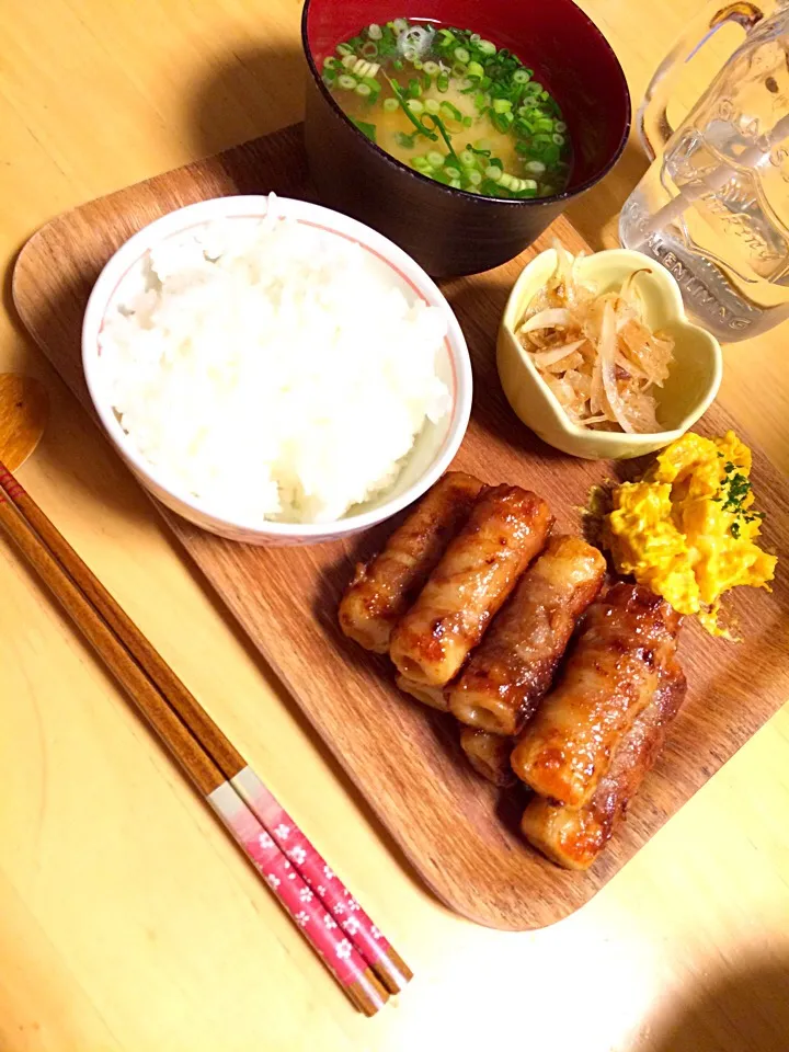 竹輪の豚肉巻き❣豆腐の味噌汁❣カボチャのサラダ❣新玉葱のおかか和え❣|R-Kさん