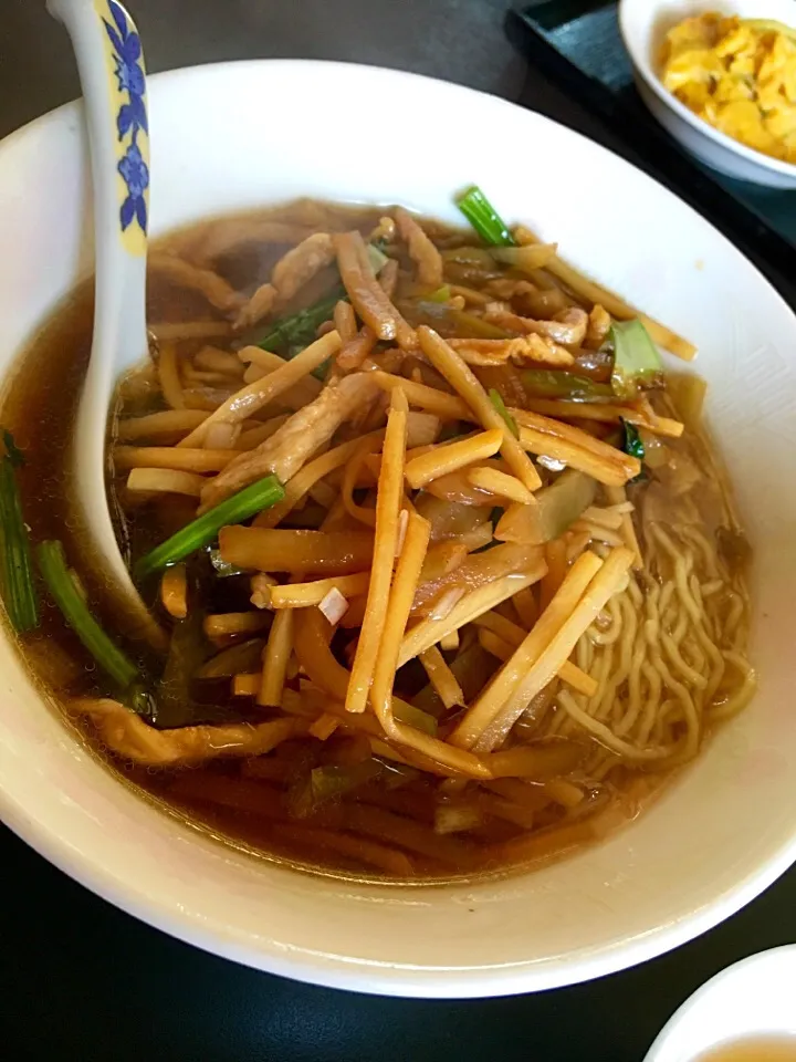 絲の細切り肉とザーサイラーメン|もにもにかさん