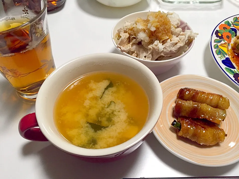 Snapdishの料理写真:アスパラの豚バラ巻き、おろぽん豚しゃぶサラダ、豆腐とワカメの味噌汁|エルさん