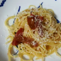 spaghetti with green tomatoes anchovies and pecorino cheese|Li Jiaoさん