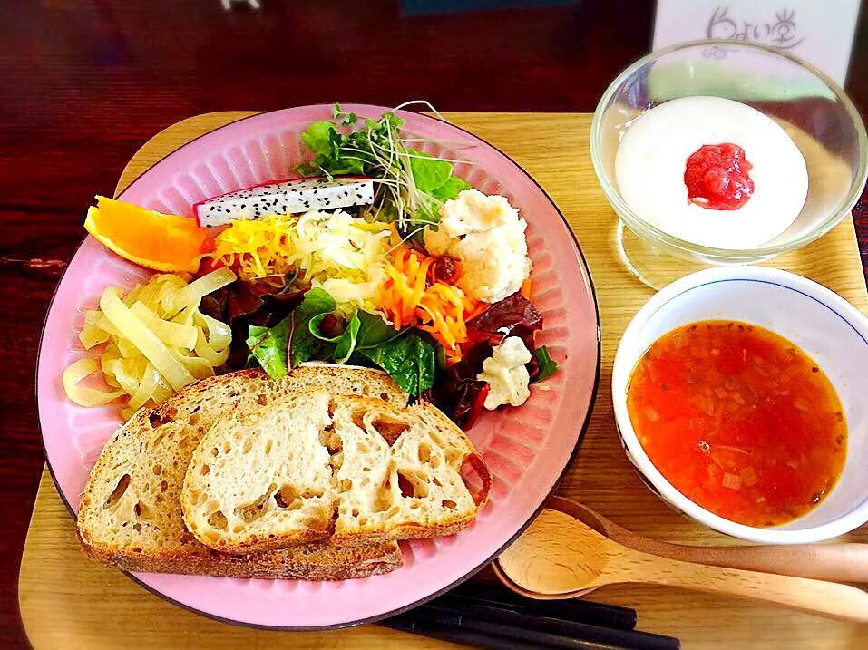 イベントランチ♪♪
発酵パンと発酵キャベツのランチプレート|佐藤由佳さん