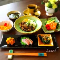 Snapdishの料理写真:ヘルシーランチ☆和風麻婆茄子丼♪|ayakoiymさん