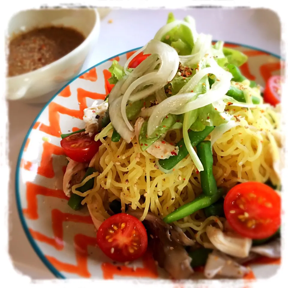 Snapdishの料理写真:お野菜たっぷり冷麺
すり胡麻くるみダレ|MINさん