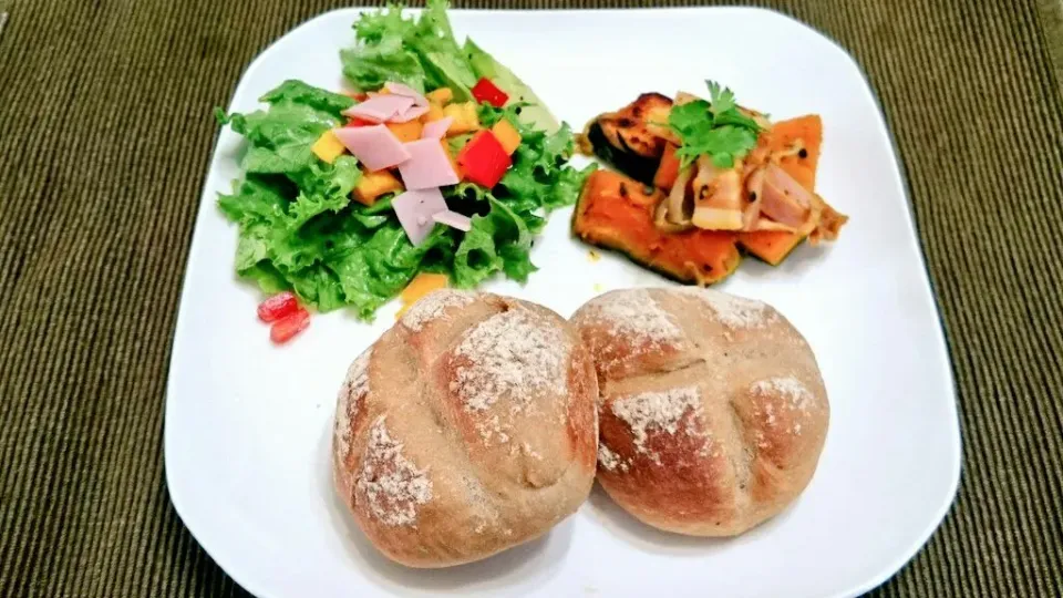 休日ランチ🍴プレート 湯だねパン|らんちゃんさん