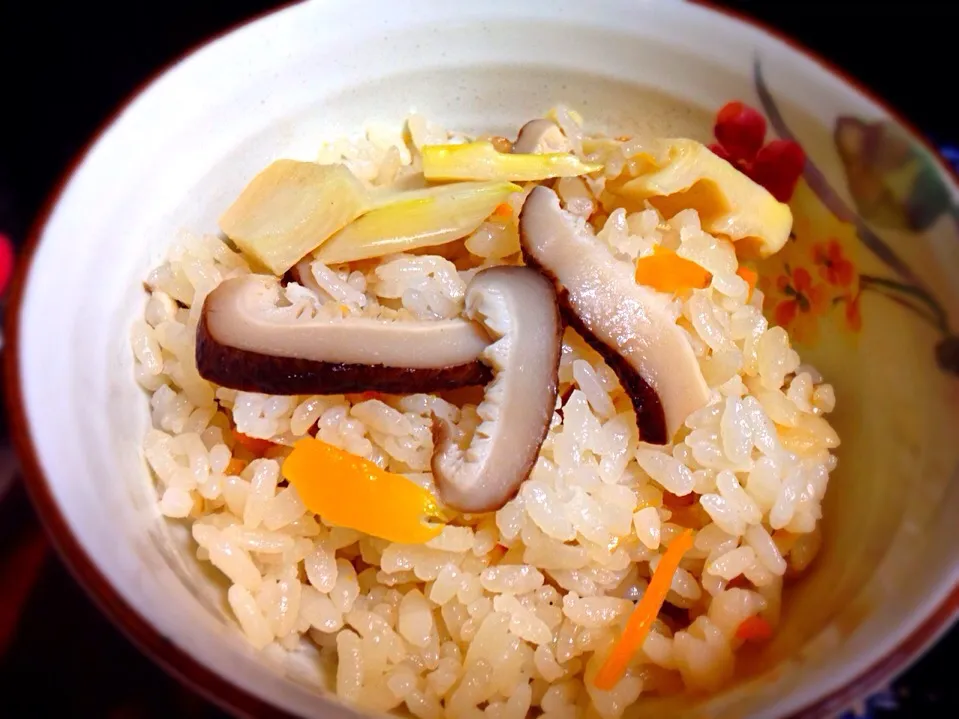 干し椎茸の戻し汁で炊き込んだ、たけのこ御飯🍄|海貍ちゃんさん