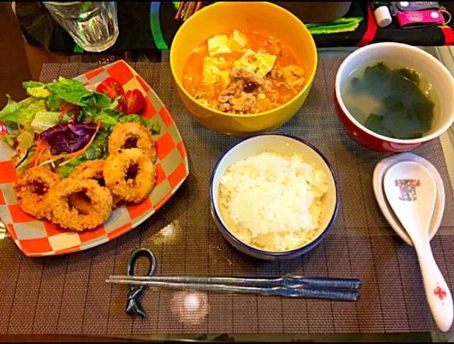 サラダ🍅
イカリング揚
麻婆豆腐
ワカメとアサリのスープ|ゆきち♥︎⃛さん