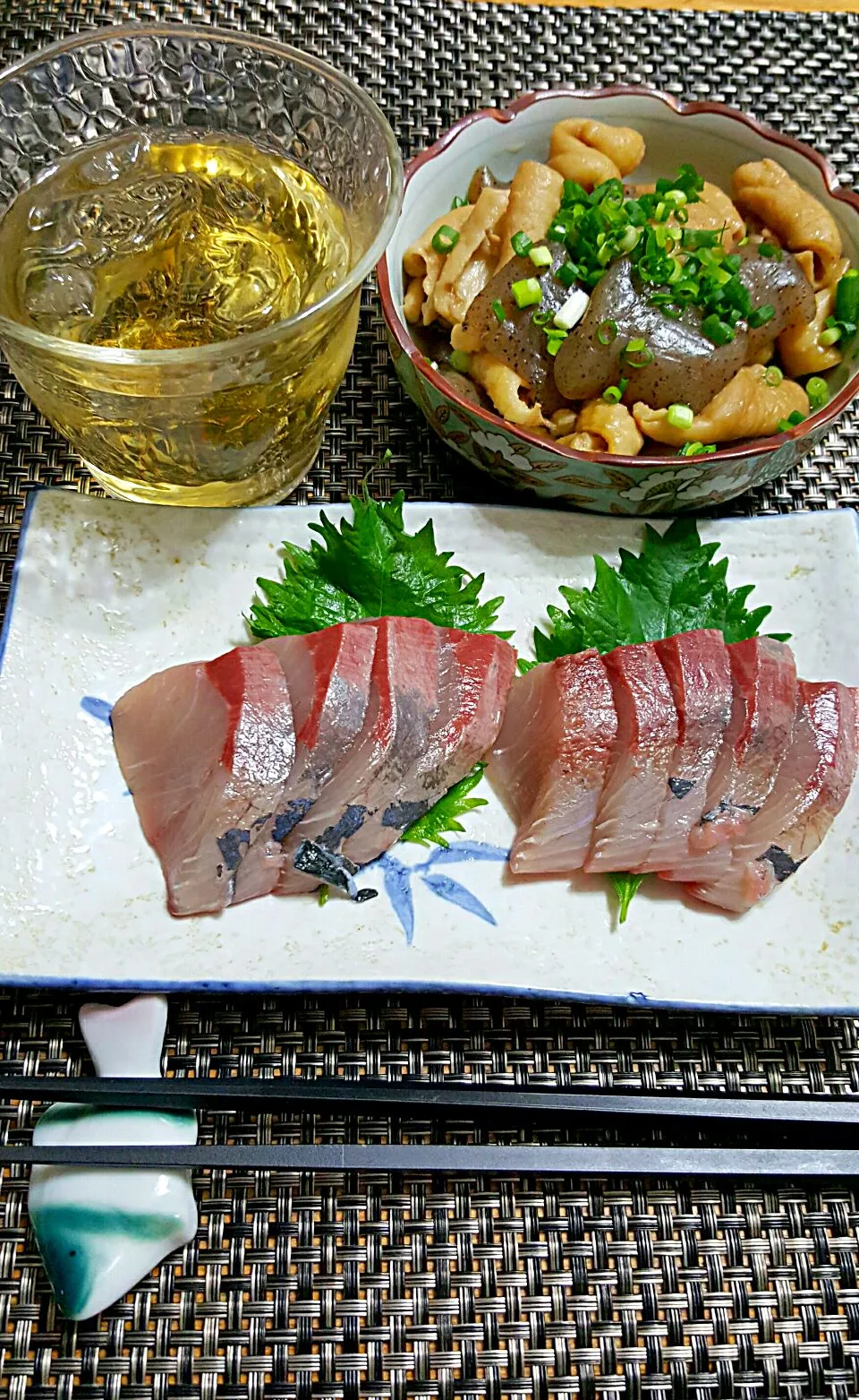 今日のつまみ(*^-^*)

ブリの刺身　と　鶏皮とコンニャクの甘酢煮|クッキングオヤジさん