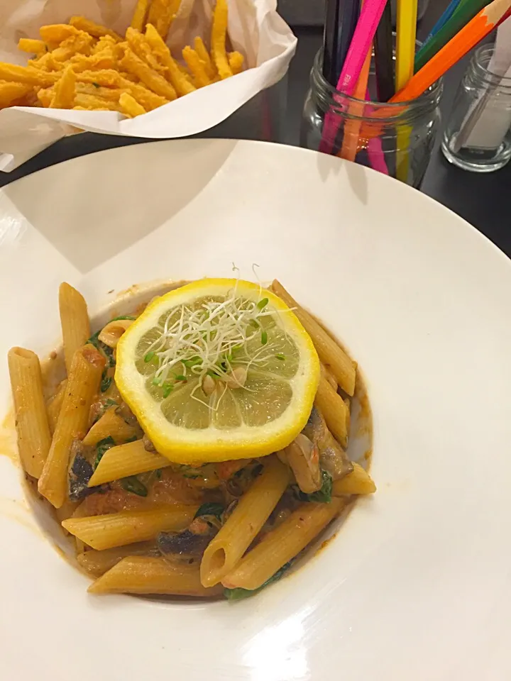 Salmon pasta with pink cream|JooNy Limさん