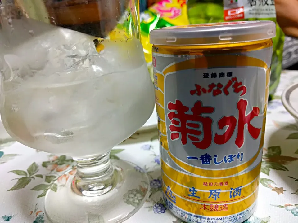 ふなぐち 菊水 一番しぼり
オンザロック #日本酒　#菊水　#原酒|sakumaさん