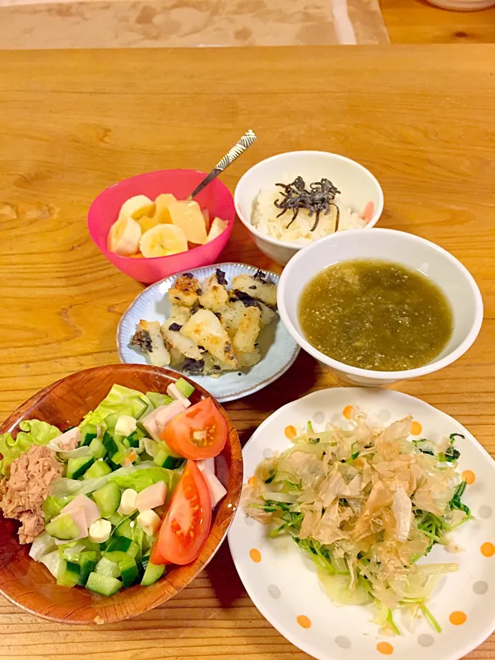 Snapdishの料理写真:豆苗の炒め物、サラダ、とろろ汁、山芋と海苔の炒め物、ヨーグルト|pepiさん