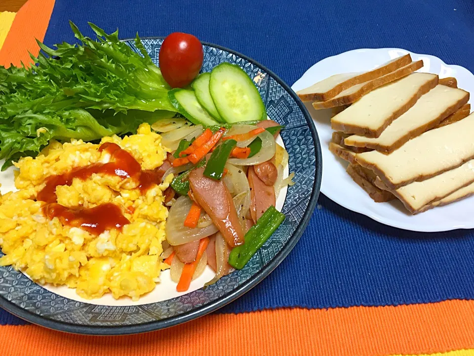 やっつけ晩ご飯(^^;;
すみません❗️(@_@)
スモーク豆腐うまい‼️|Yukihiko Ishidaさん