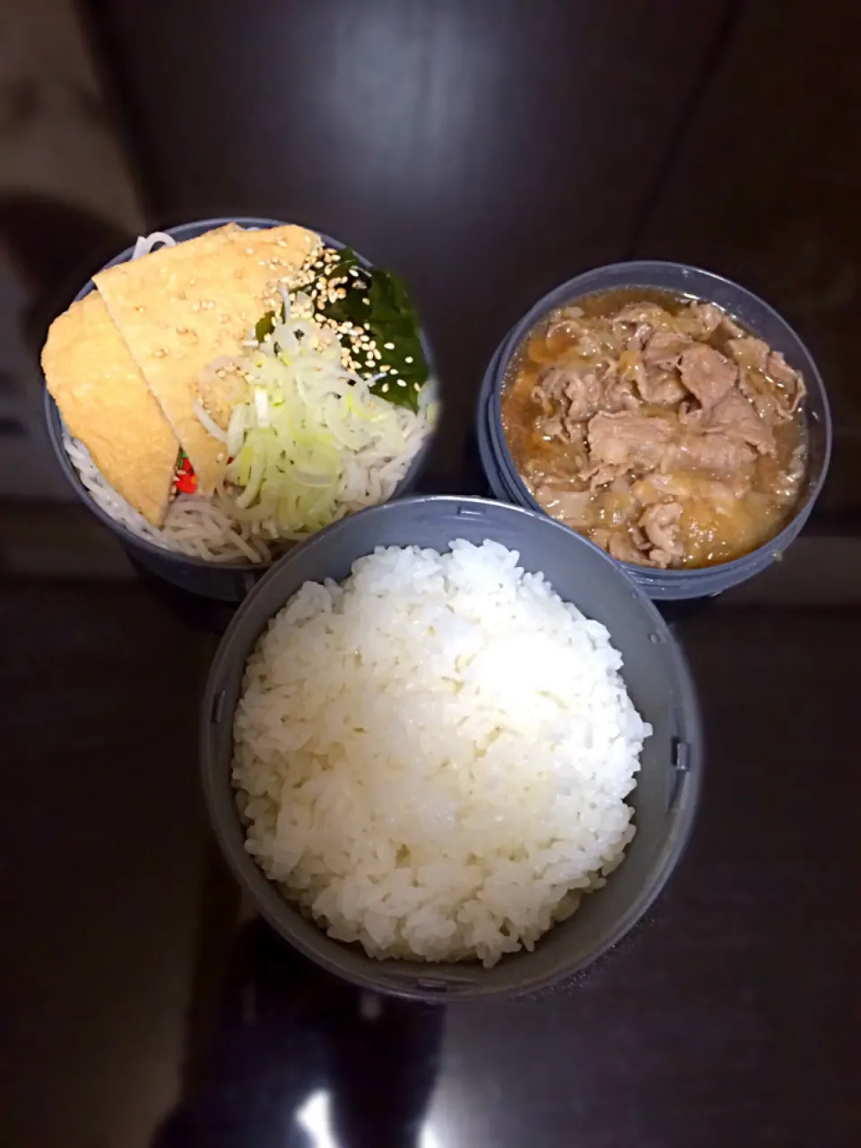 Snapdishの料理写真:牛丼・冷やしキツネそば弁|にゃおさん