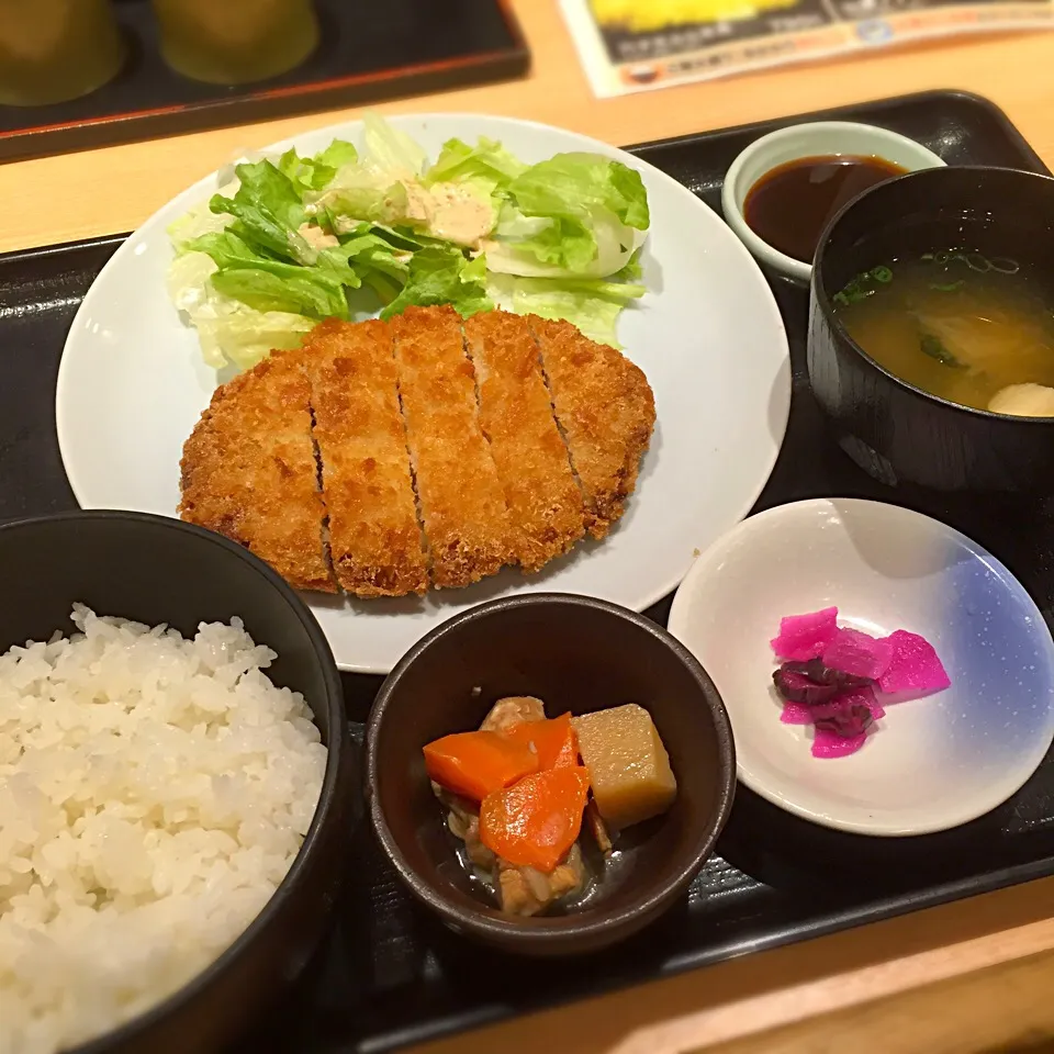 Snapdishの料理写真:マグロカツ定食|りんごっちさん