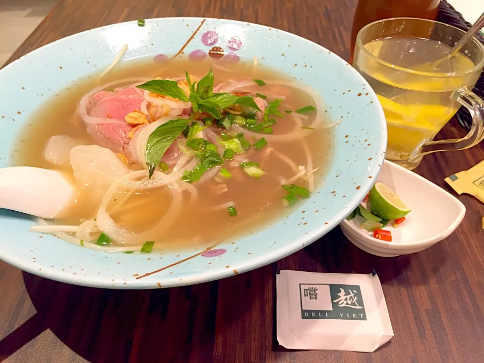 Fresh beef sirloin rice stick noodles & soup|Sky Blueさん