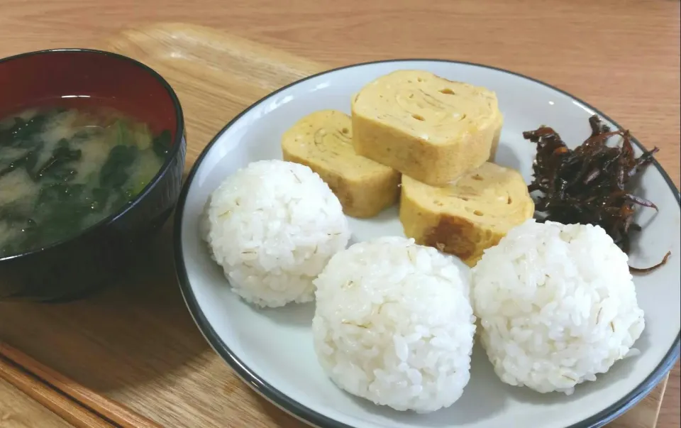 今日のブランチ おにぎり定食|くけこさん