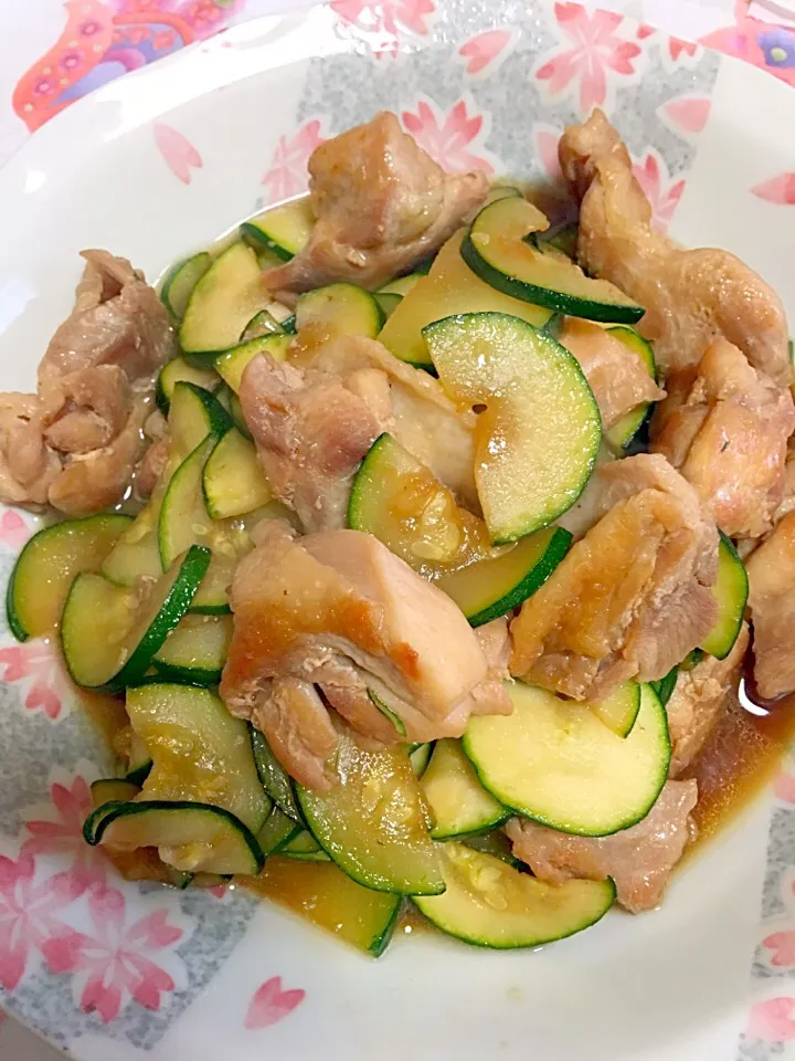 ズッキーニと鶏肉ニンニク醤油炒め|寧々栄養士さん