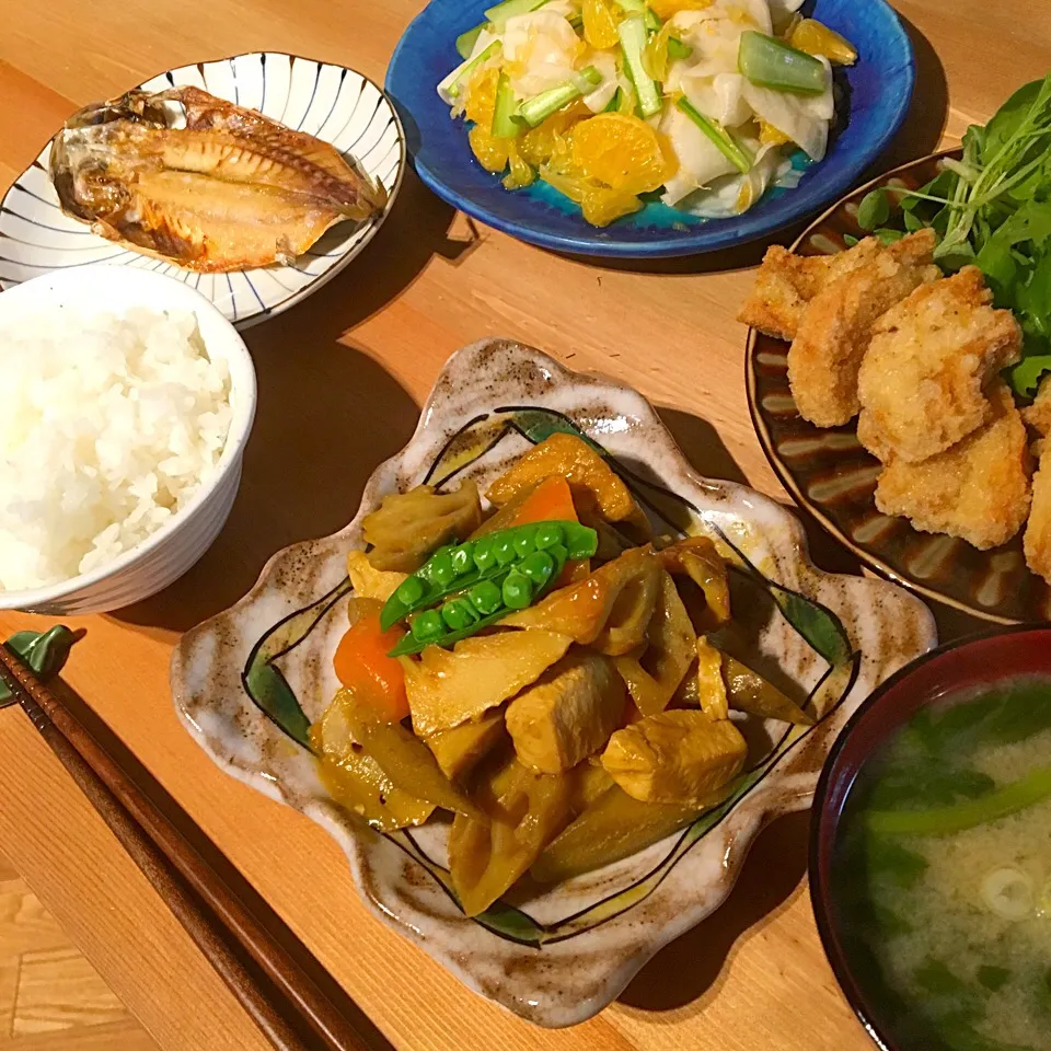 晩ごはん🍚

桜央里さんが作ってたカレー筑前煮✨
車麩の竜田揚げ
かぶと甘夏の酢の物
鯵開き|ba.a.ba_キッチンさん