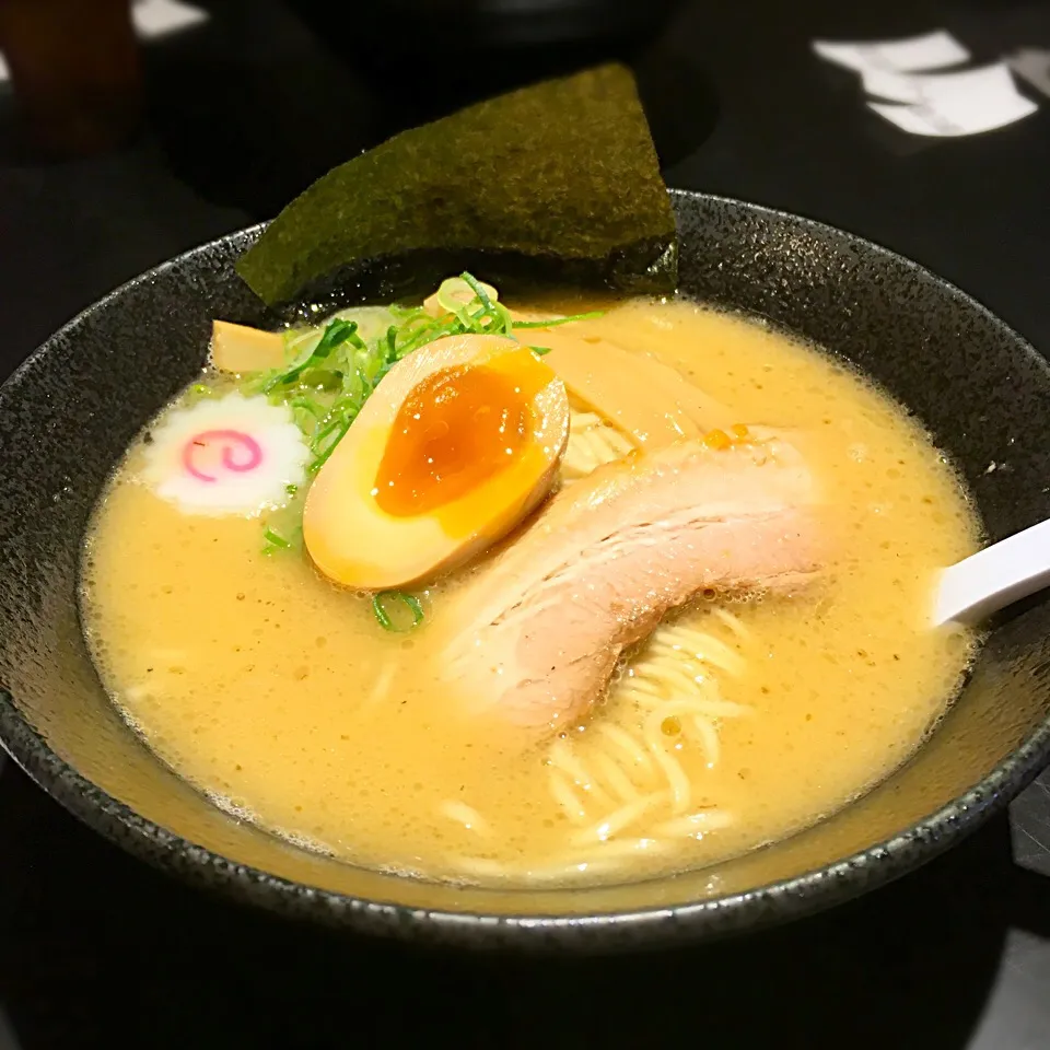 鶏白湯ラーメン|ヒロリンさん