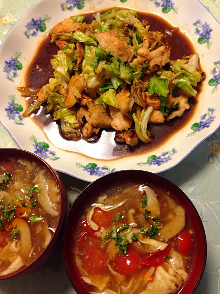 鶏胸肉とキャベツ炒め、しいたけトマト中華スープ|rhiさん