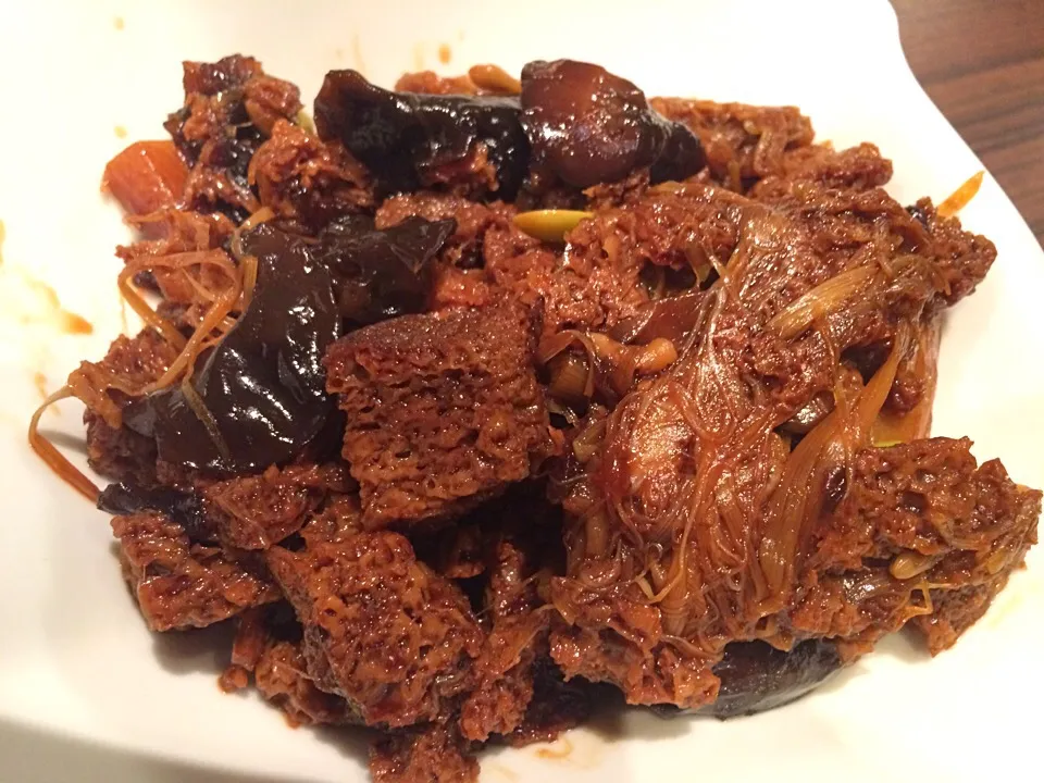 Snapdishの料理写真:Braised Gluten with Black Fungus|crystalさん