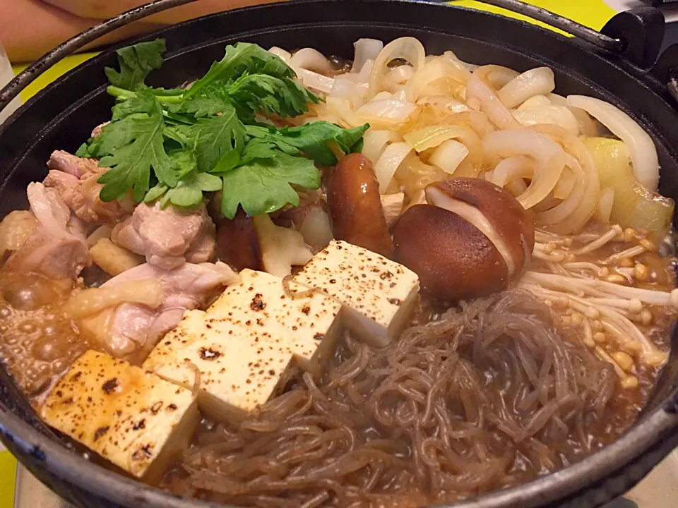 新玉ねぎの甘さにだけ頼った🐔鶏すき焼き風闇鍋で御座います🍲聖水沐浴者仕様で御座いますわ😄|にゃあ（芸名）さん