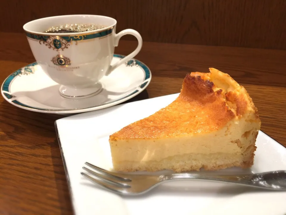 Snapdishの料理写真:松崎珈琲 ボリビアとチーズケーキ|ddr3rdmixさん