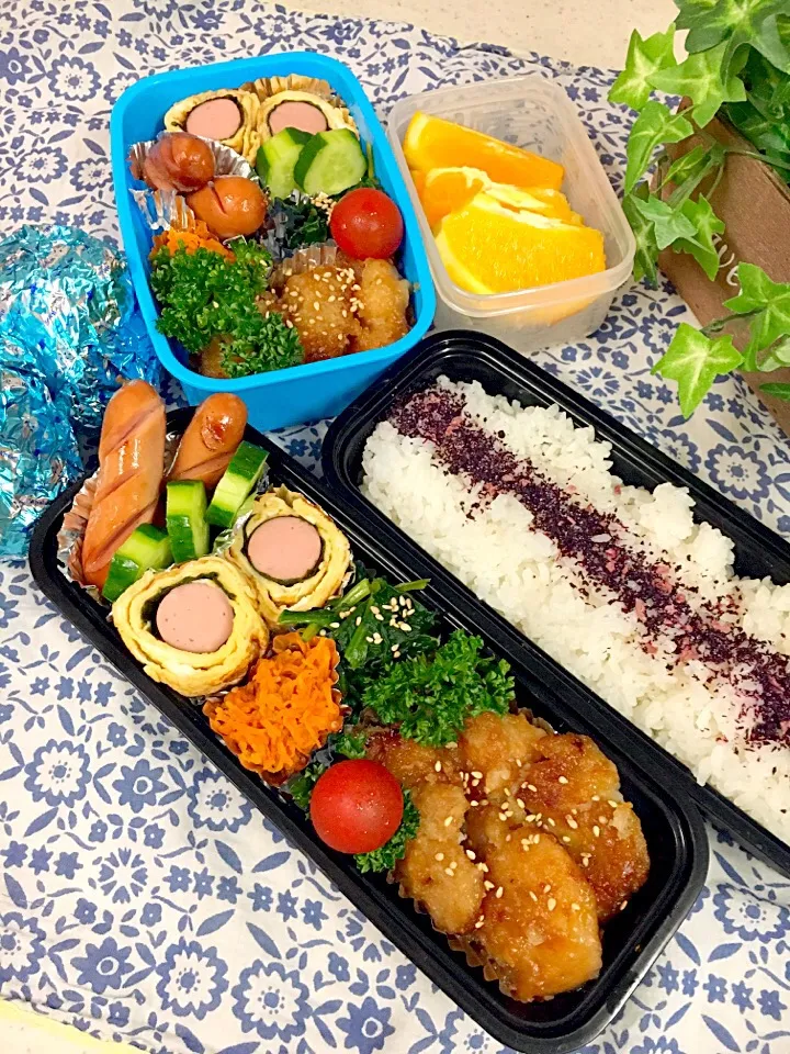 Snapdishの料理写真:休日試合男子弁当⚽️🏉
✴︎ゆかりご飯
✴︎ソーセージ入り卵焼き
✴︎鶏肉の甘辛煮
✴︎ほうれん草おひたし
✴︎人参しりしり
✴︎ウインナー
今日は早朝から兄ラグビー、弟サッカー試合です。今日もがんばろう！|emisanさん