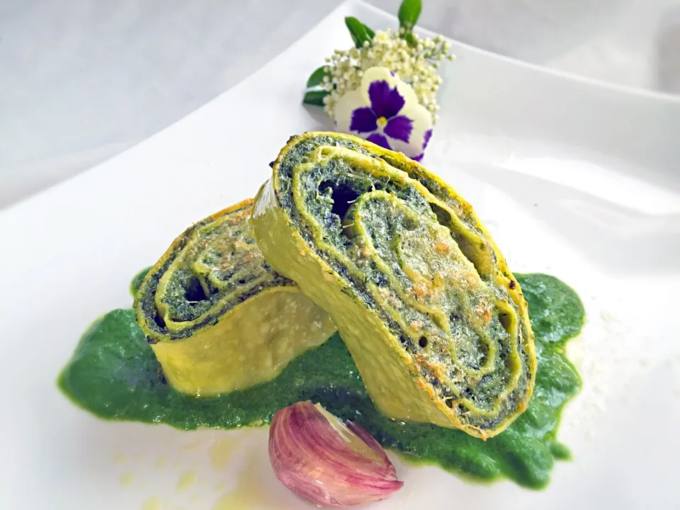 Baked Spinach and Ricotta Pasta Rolls|laura giardinaさん