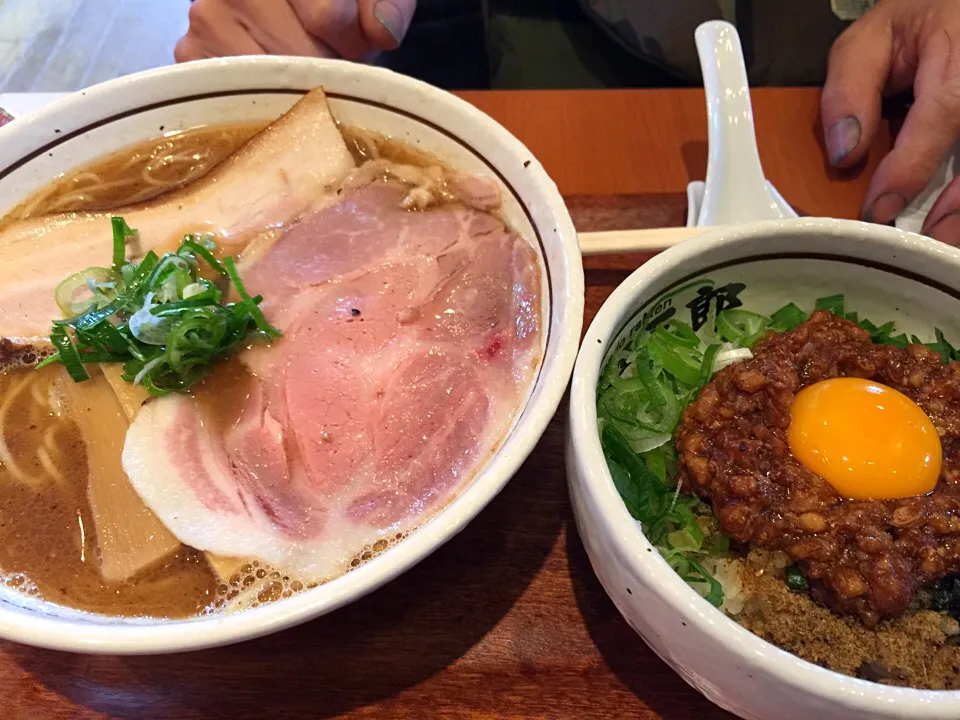 濃厚醤油ラーメンと賄い丼(◍•ڡ•◍)❤|いつみさん