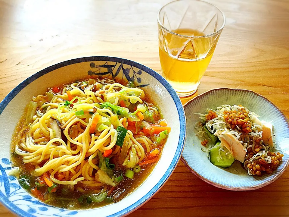 野菜たっぷり徳島ラーメン、きゅうり、チーズ、シラス、ずんだ豆腐、柚子もろみのサラダ|pepiさん