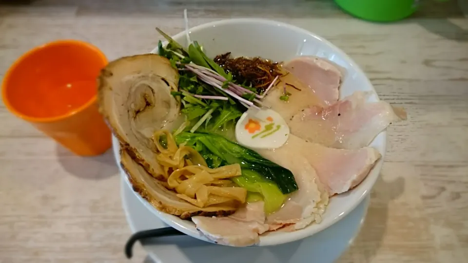 Snapdishの料理写真:ラーメン亭 鶏和っ賛。 白醤油白湯チャーシュー|ミナミ ヒロヤさん