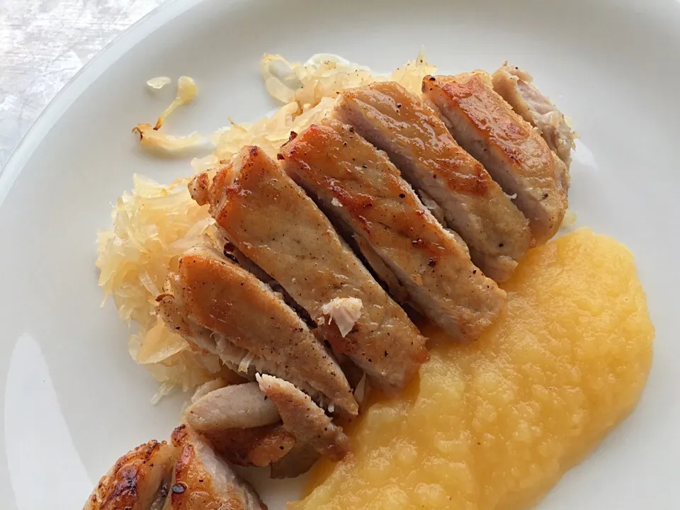 Pork Chop, sauerkraut and applesauce|Chris Shannonさん