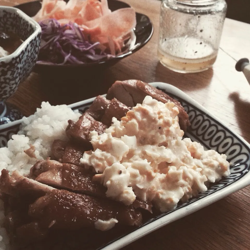 Snapdishの料理写真:ハナたなさんの料理
鶏肉の照り焼き♡マヨたま乗せ♡|Imanaka Yukikoさん