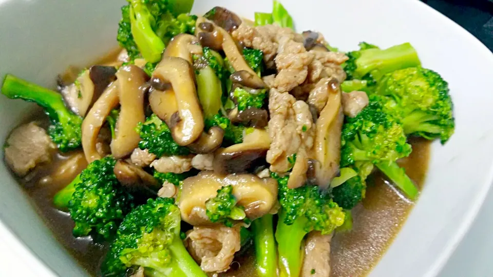 😉五花肉 stir fry broccoli and shitake mushrooms|🌷lynnlicious🌷さん