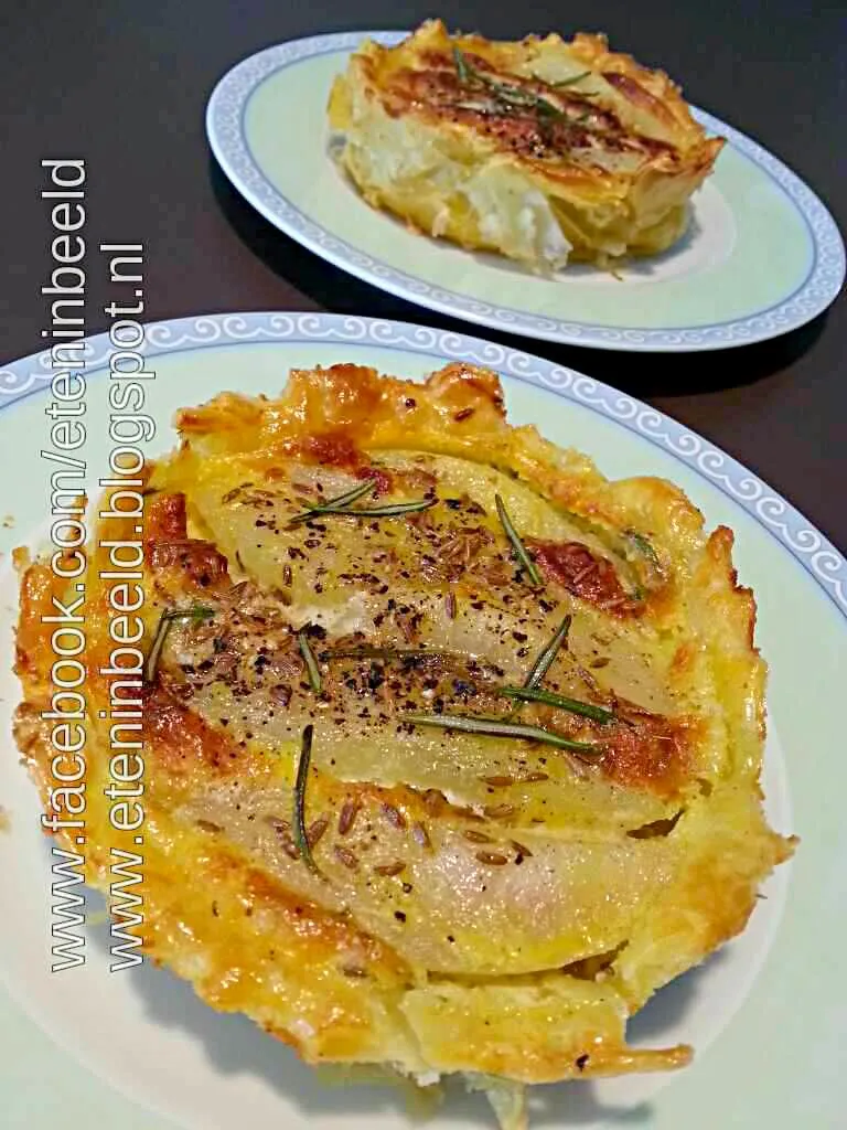 Snapdishの料理写真:Gorgonzola-pear-tartes|Frank&Jolanda - Eteninbeeldさん