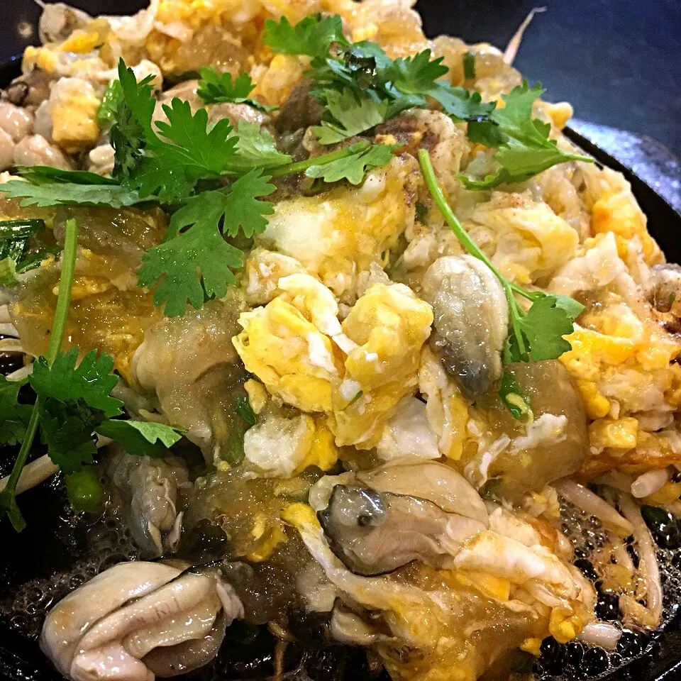 Snapdishの料理写真:Fried Oyster with Egg|Jeab Lertさん