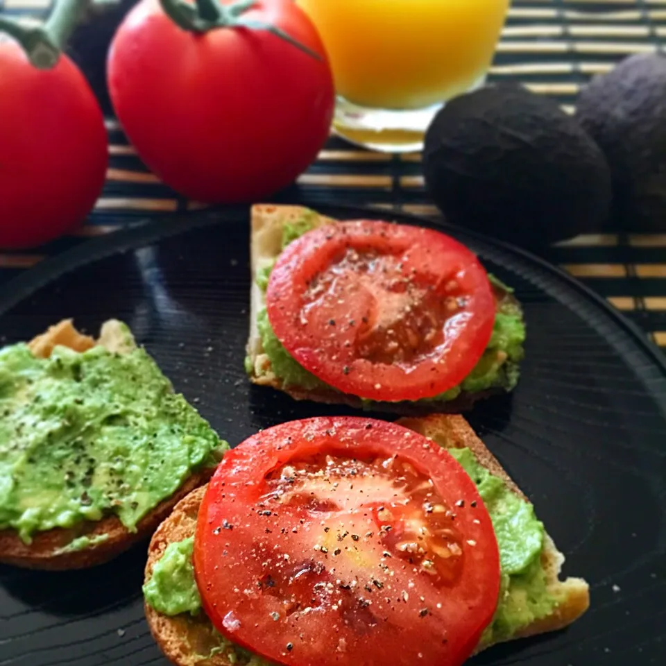 Avocado And Tomato On Baguette|mamaeriさん