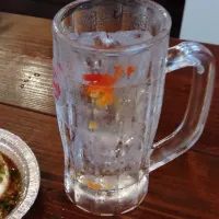 Snapdishの料理写真:沖縄編☀️ 金魚(酒)〜シマトウガラシを浮かべて涼やかに(^.^)|てるぼーさん