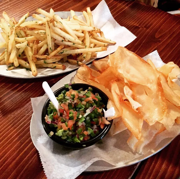 Snapdishの料理写真:Garlic Fries and Yuca Chips|MyRaXさん