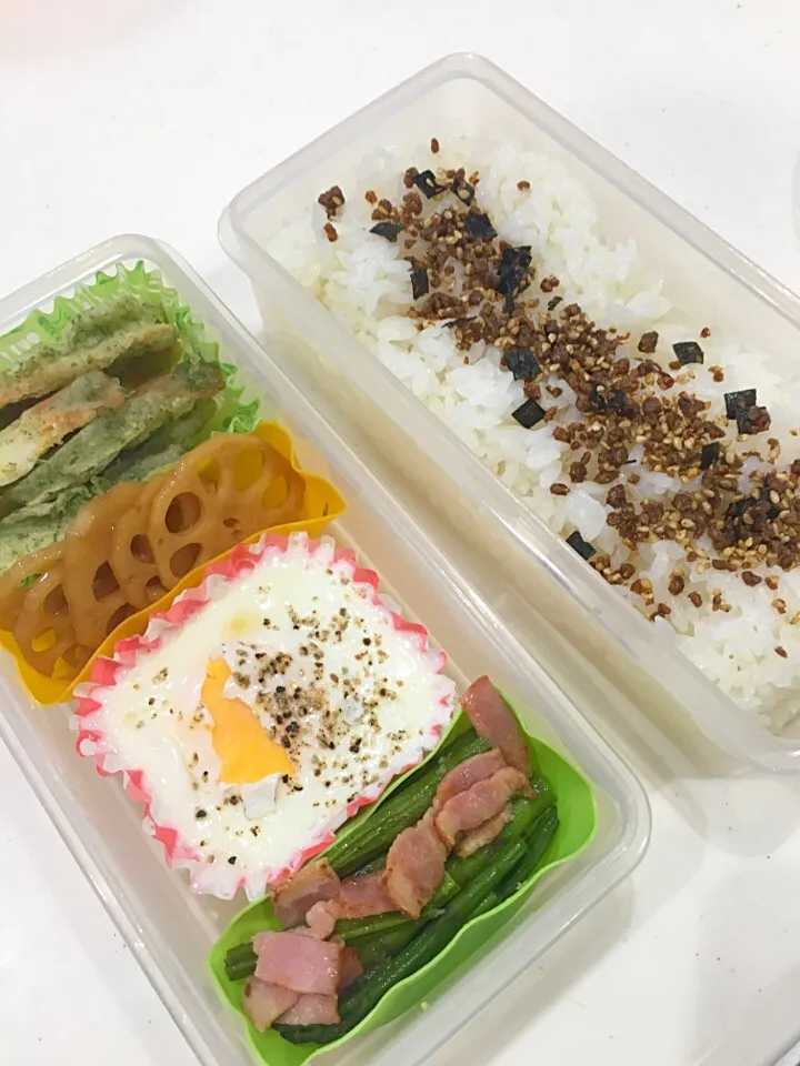 Snapdishの料理写真:パパ弁当
・ちくわの磯辺揚げ
・目玉焼き
・れんこんきんぴら
・アスパラベーコン|aiさん